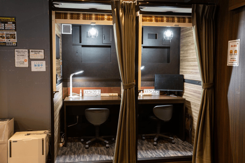 Private work booth