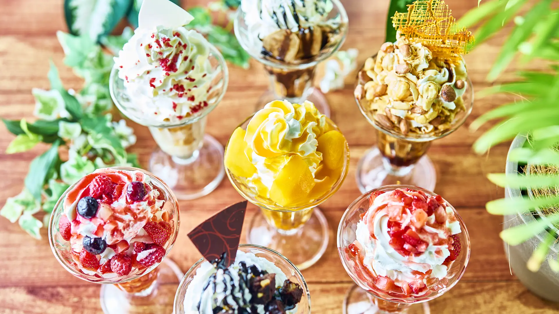 ストロベリーパフェと他4つのアイス