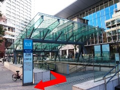 東京メトロ千代田線赤坂駅1番出口を出て右を見て下さい！！