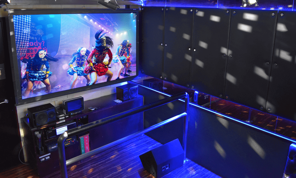 スタンディングルーム　シャウト