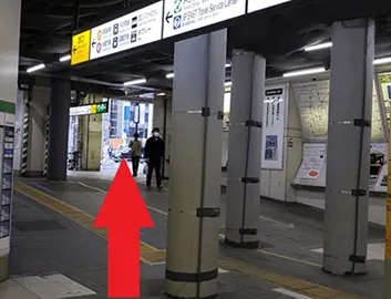 1．JR山手線渋谷駅西口方面改札を出て左へ行きます。