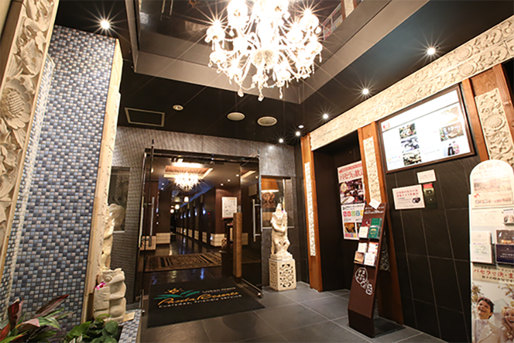 バリリゾート風の店内