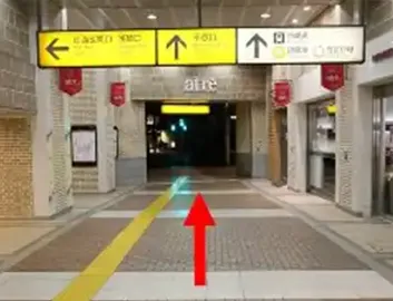 不忍口まで来たら駅構内を出て右へ進みます。