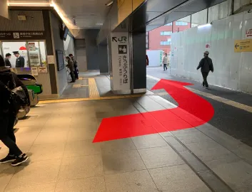 JR根岸線関内駅の北口をでて左手に進みます。