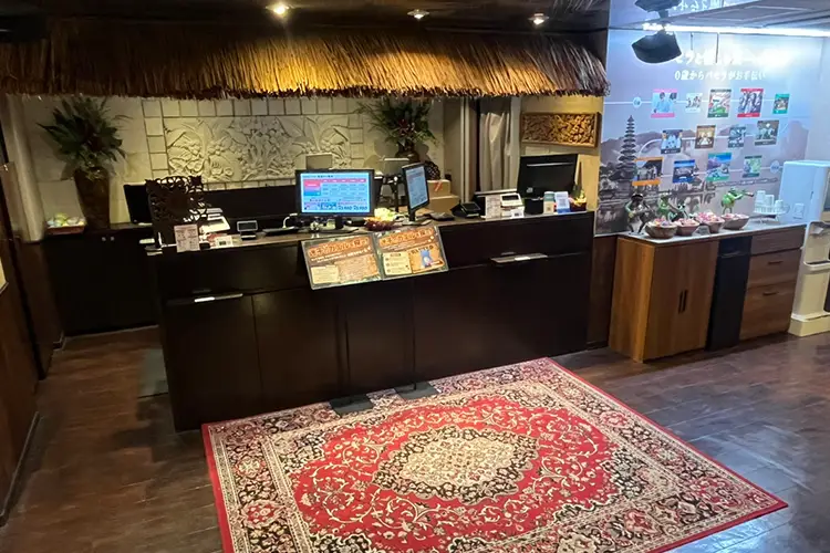 バリリゾート風の店内