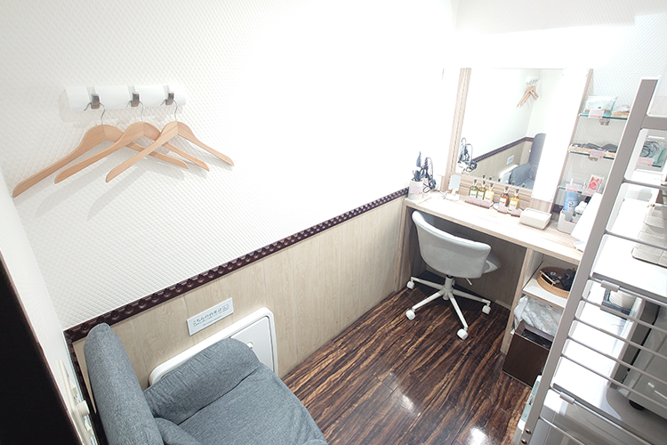 哺乳室/尿布更換台