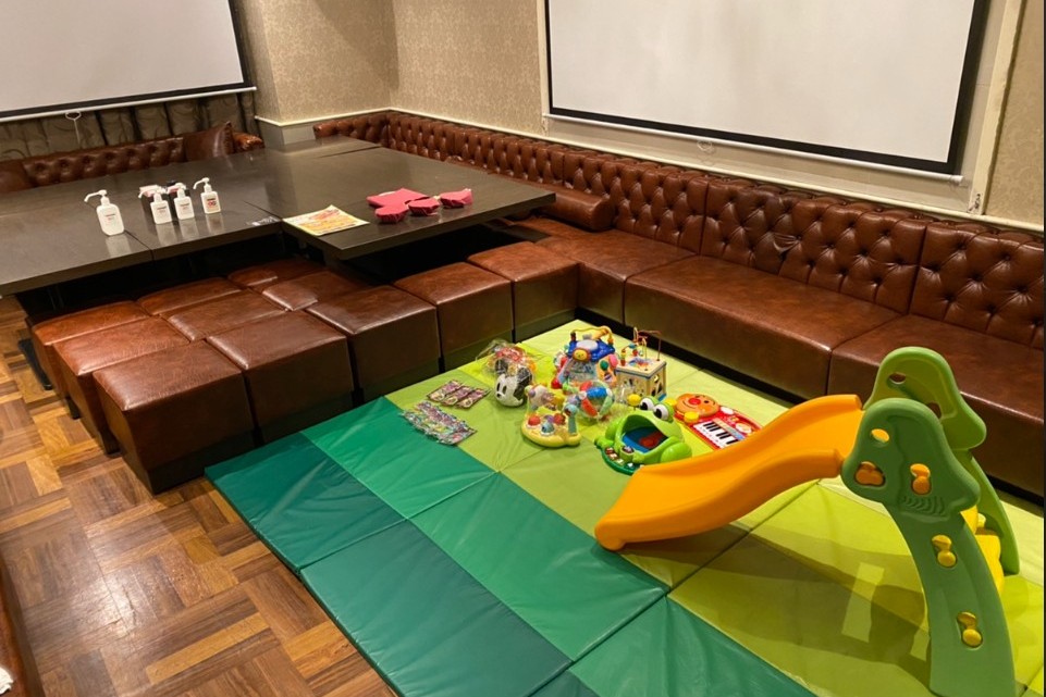 ジョイントマットルーム 最大18名様までご対応可能