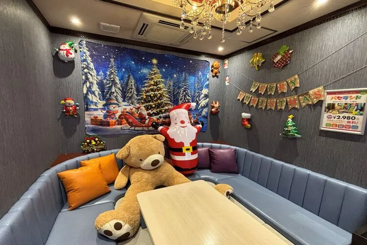 302R 最多可容納 14 人