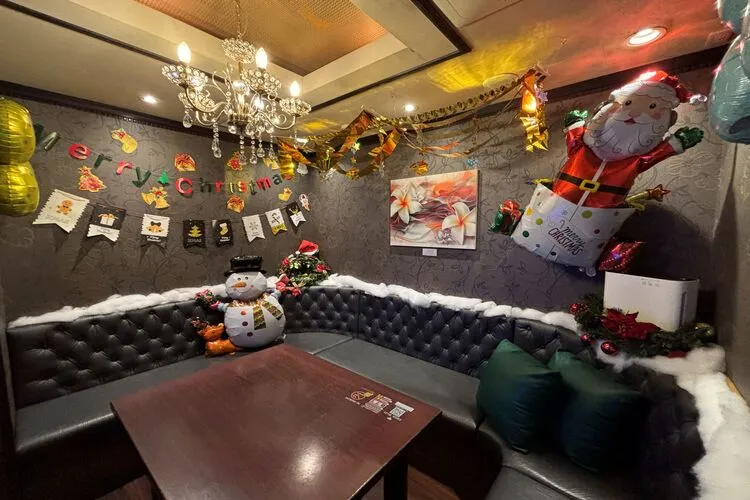 605R 最多可容納 8 人