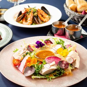 プレミアムコース（部屋料金＋料理全8皿（全10品）＋山﨑シングルモルトなど170種飲み放題付き）