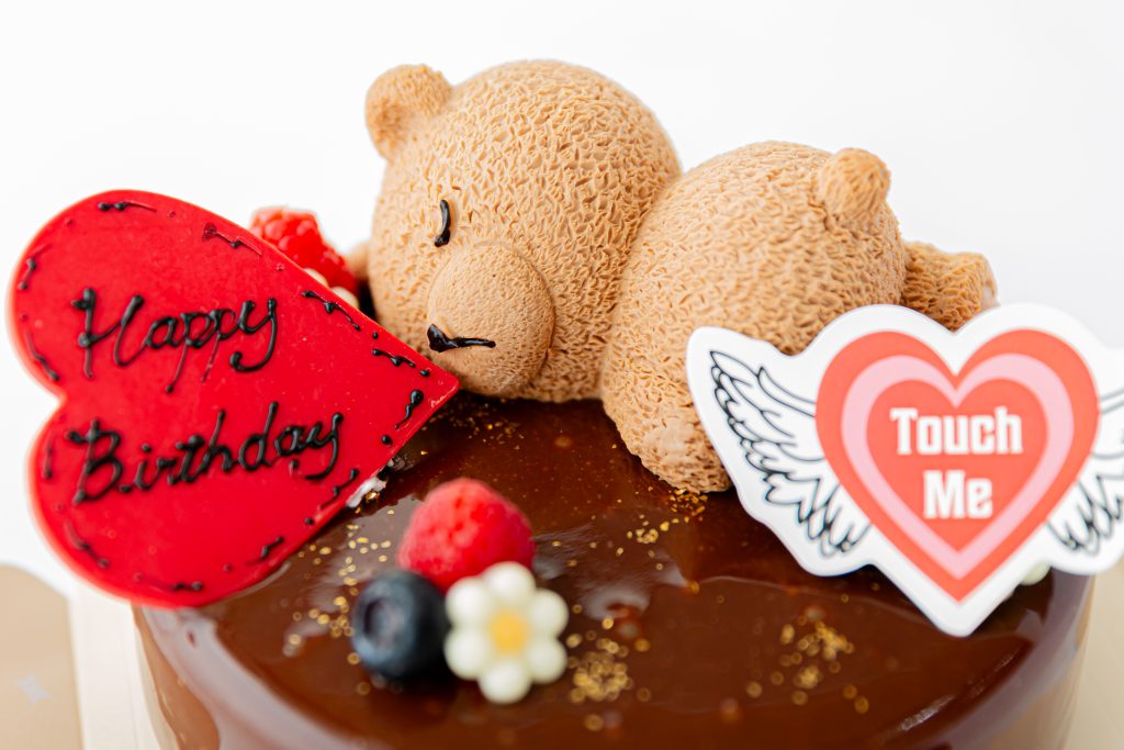 動画で想いを贈る くまちゃんのチョコレートムースケーキ