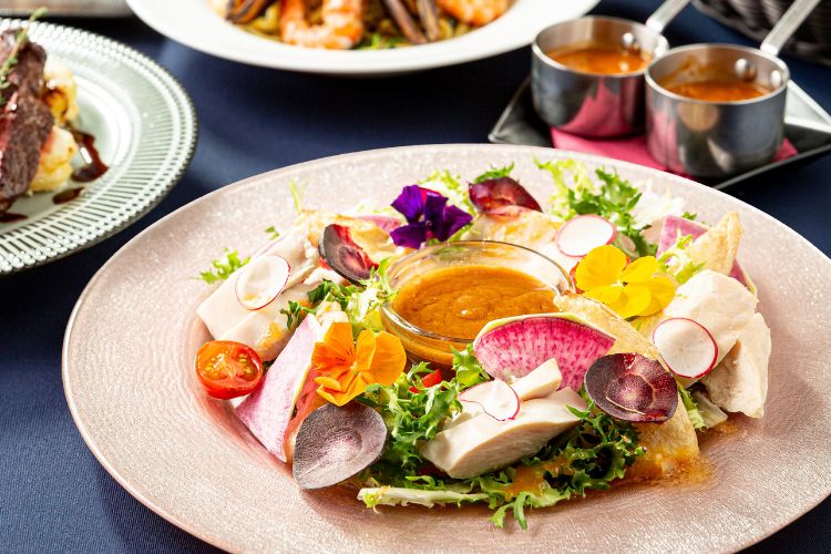 大山鶏のタリアータ　～サラダ仕立て～