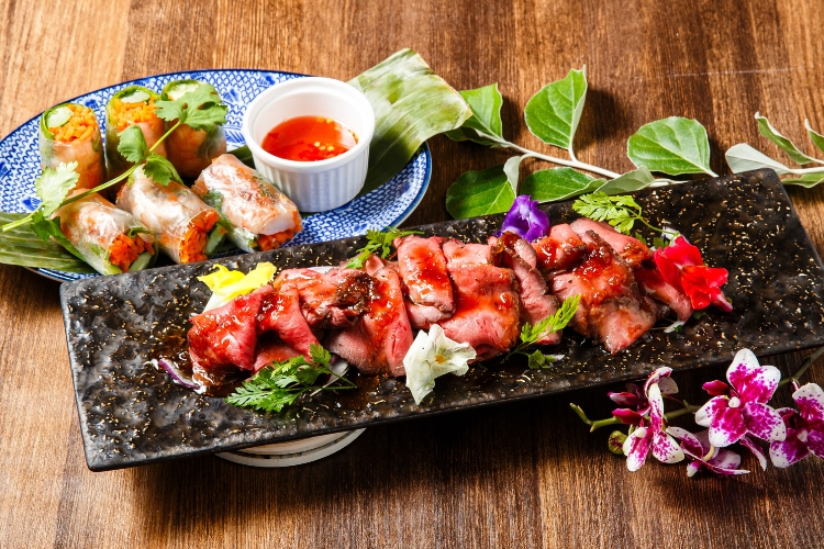 鑑賞会と一緒に楽しめる料理とドリンク